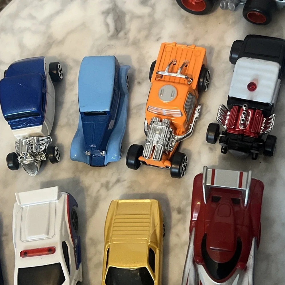 Lot of 16 Diecast Toy Cars Hot Wheels Matchbox Mixed Vehicles Loose
